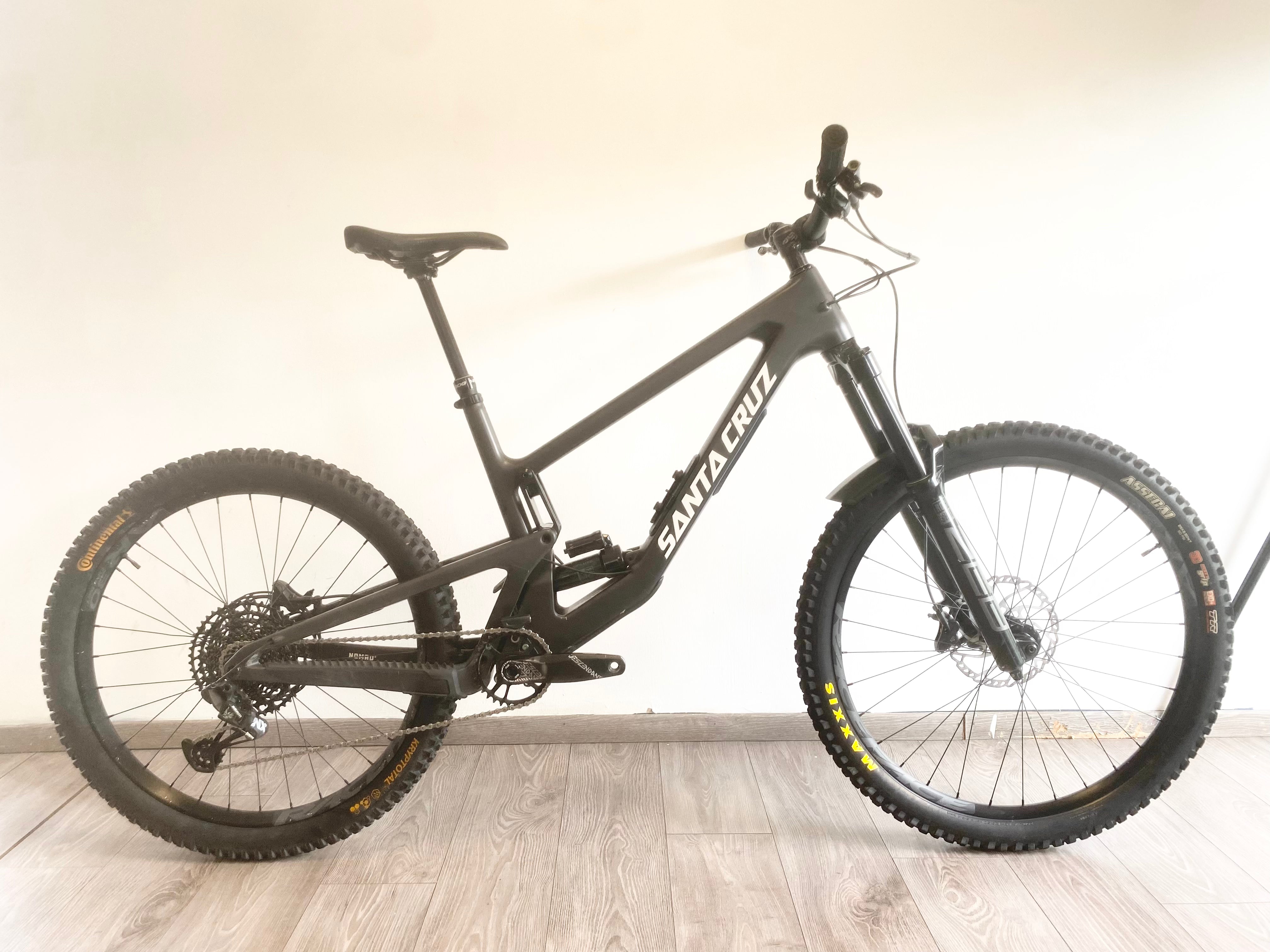 SANTA CRUZ NOMAD 6