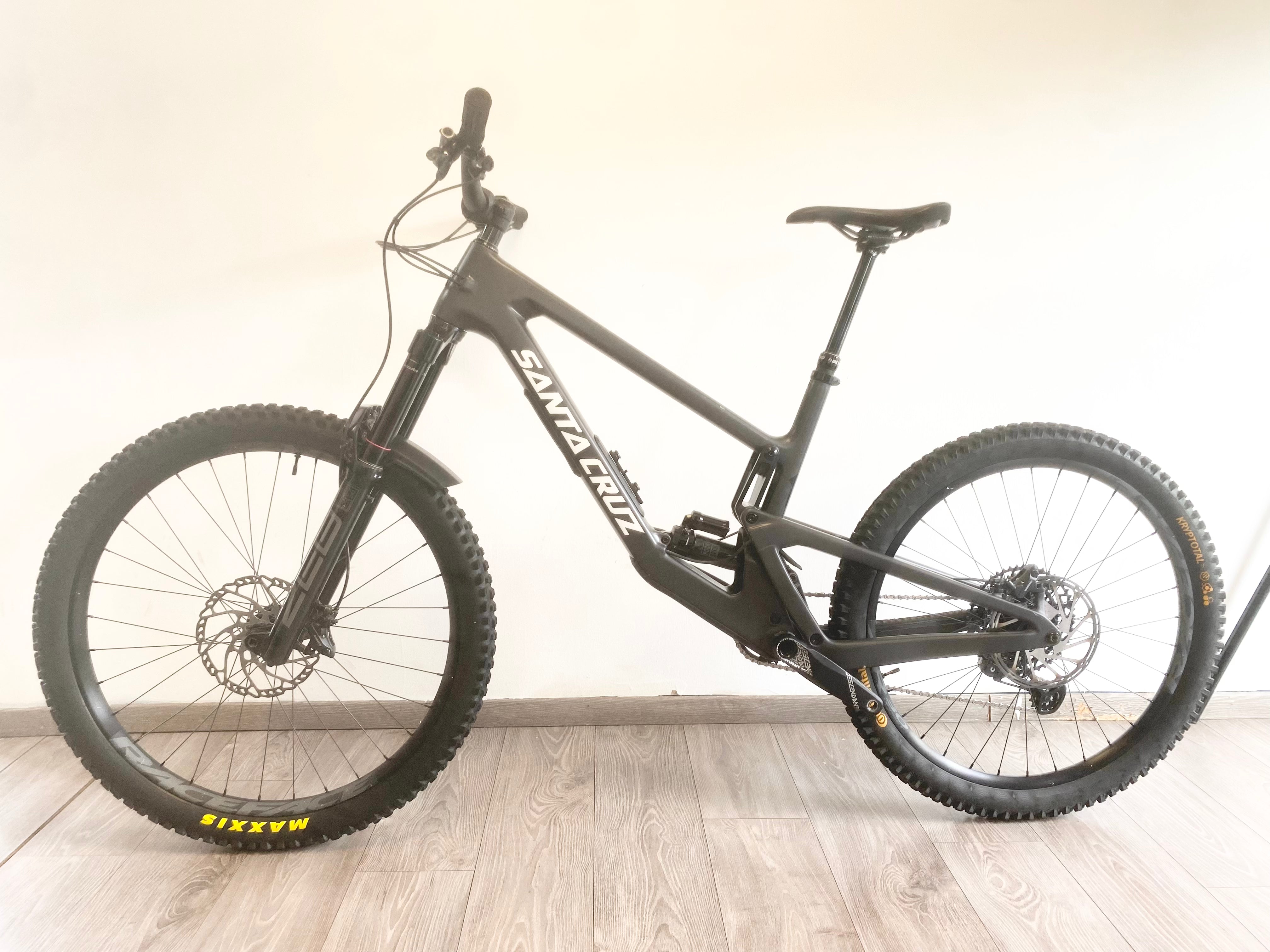 SANTA CRUZ NOMAD 6