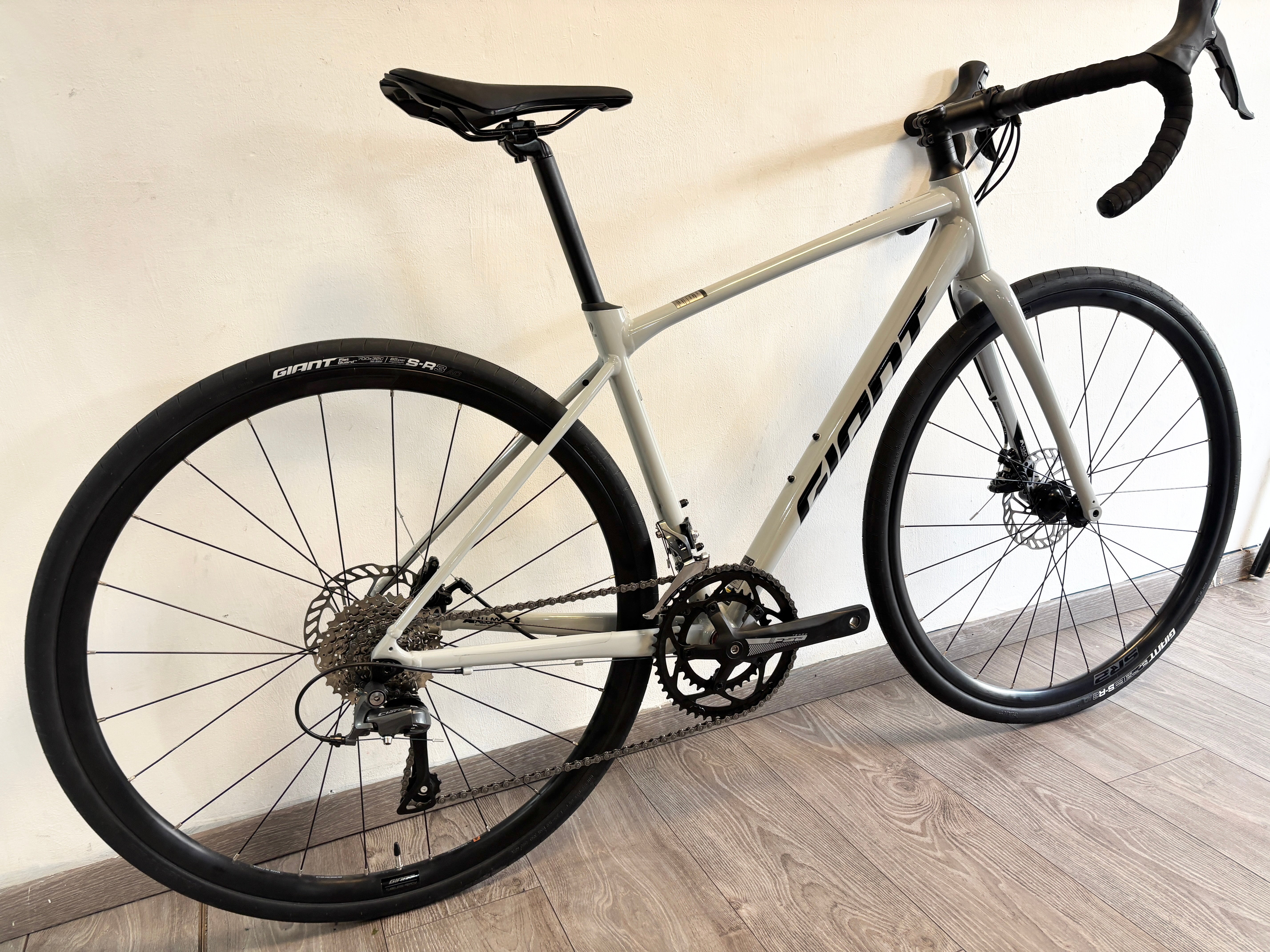 GIANT CONTEND AR4