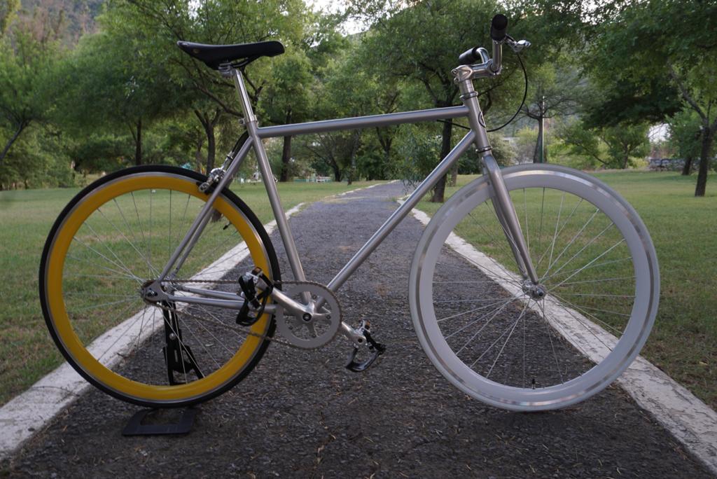 Raw Bikes - Fixie